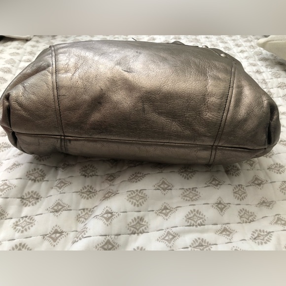 Salvatore Ferragamo Metallic Shoulder Tote Bag - Picture 5 of 11